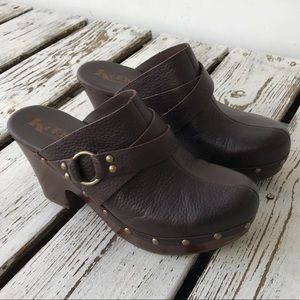 Kork Ease brown leather clogs